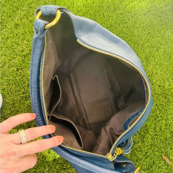 Onna Ehrlich Dark Navy Leather Shoulder Bag - Picture 7 of 16